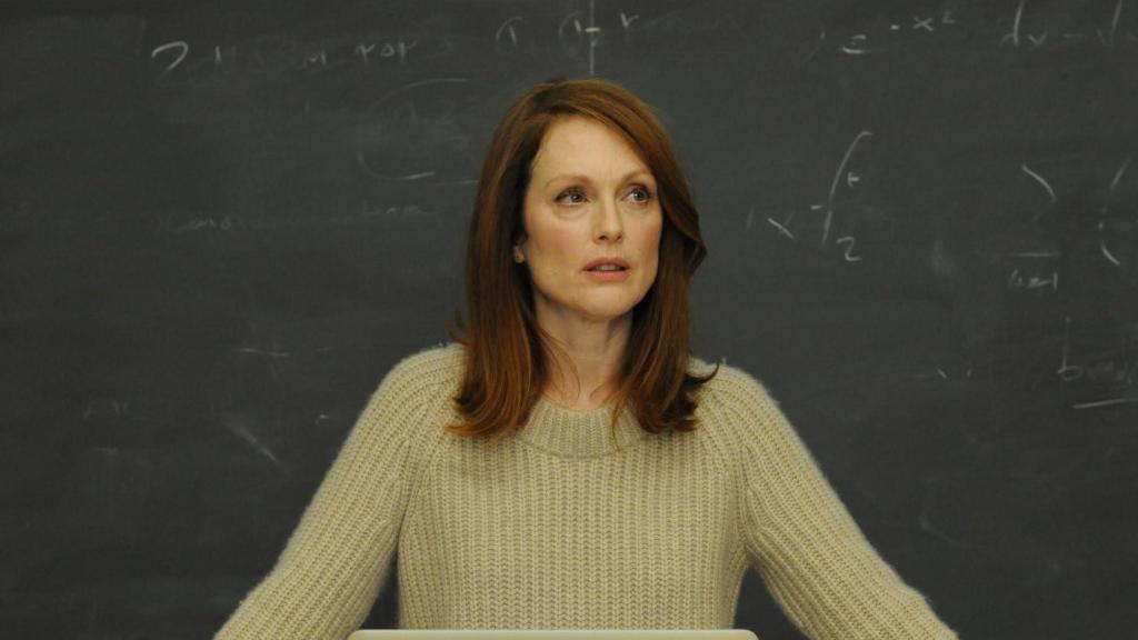 Julianne Moore con gesto de desesperación en 'Siempre Alice' (Sony Pictures Classics, 2014).