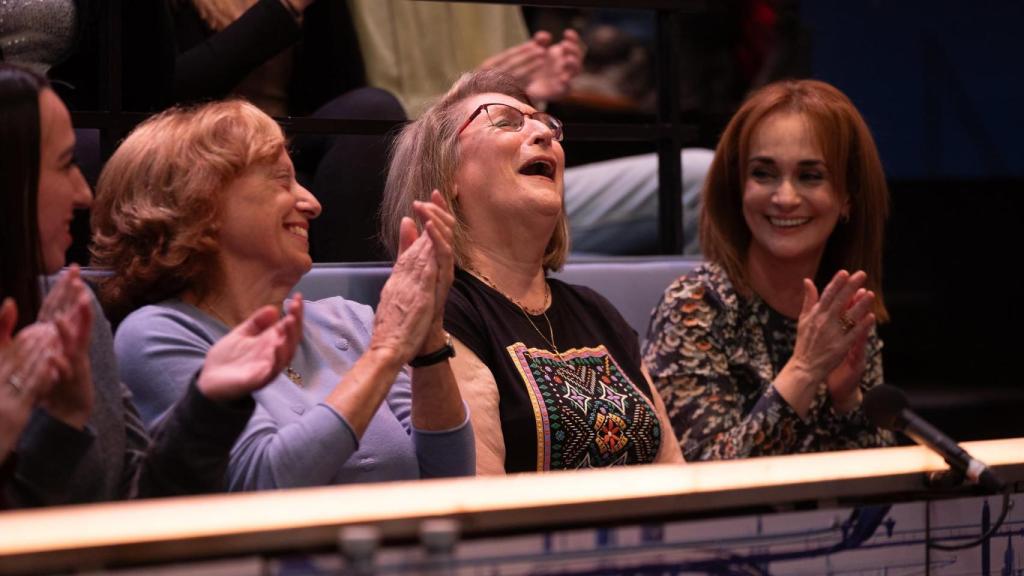 En el centro, María de la Montaña Cercas, espectadora habitual de 'El Hormiguero'.
