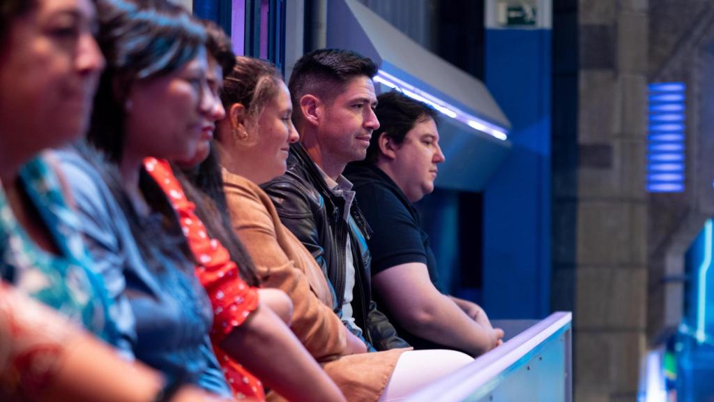 El periodista de EL ESPAÑOL disfrutando el programa 'El Hormiguero'.