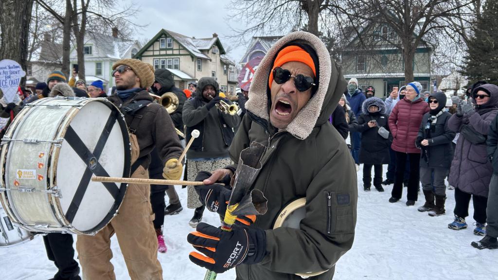 Un migrante en la ciudad de Mineápolis.
