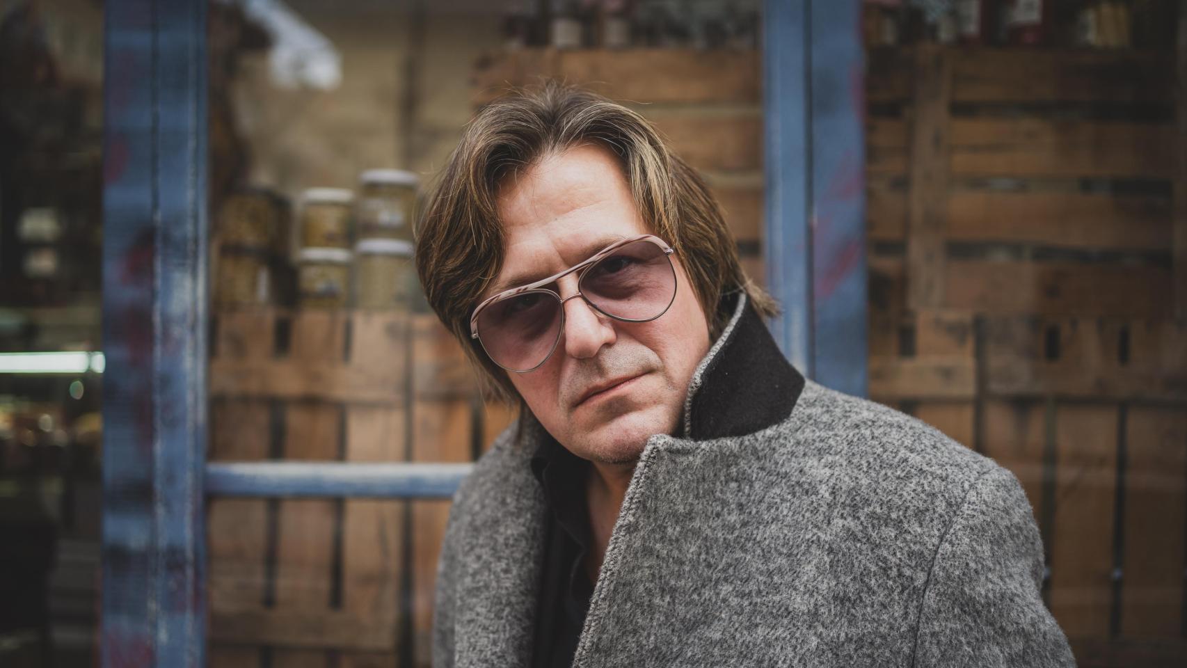 Nacho Vegas en la calle Ferraz de Madrid