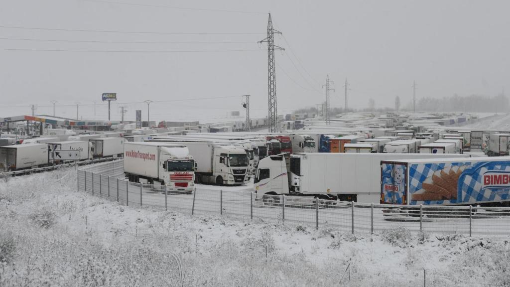 Camiones embolsados en una carretera de Castilla y León