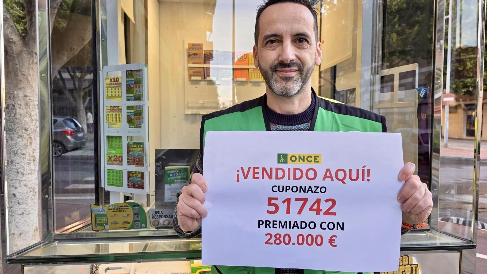 Pedro Reina, vendedor de la ONCE en Málaga.