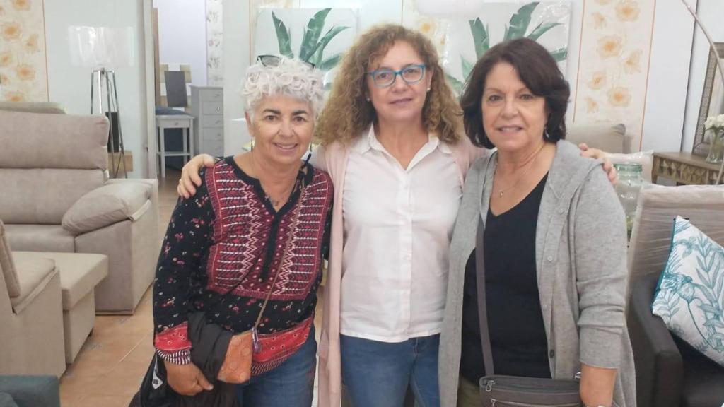 Ana García (centro) junto a Beverly.