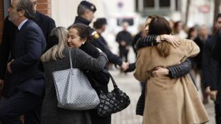 Family and friends attend the funeral in memory of the four Valencians who died in a shipwreck in Indonesia. Efe / Biel Aliño