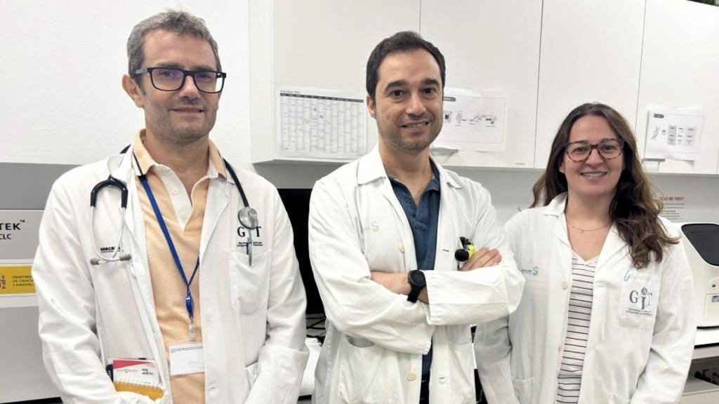 El equipo investigador está formado por Modesto Maestre Muñiz (Servicio de Medicina Interna), Emilio José Laserna Mendieta (Servicio de Análisis Clínicos y Unidad de Investigación) y Leticia Rodríguez Alcolado (Unidad de Investigación).