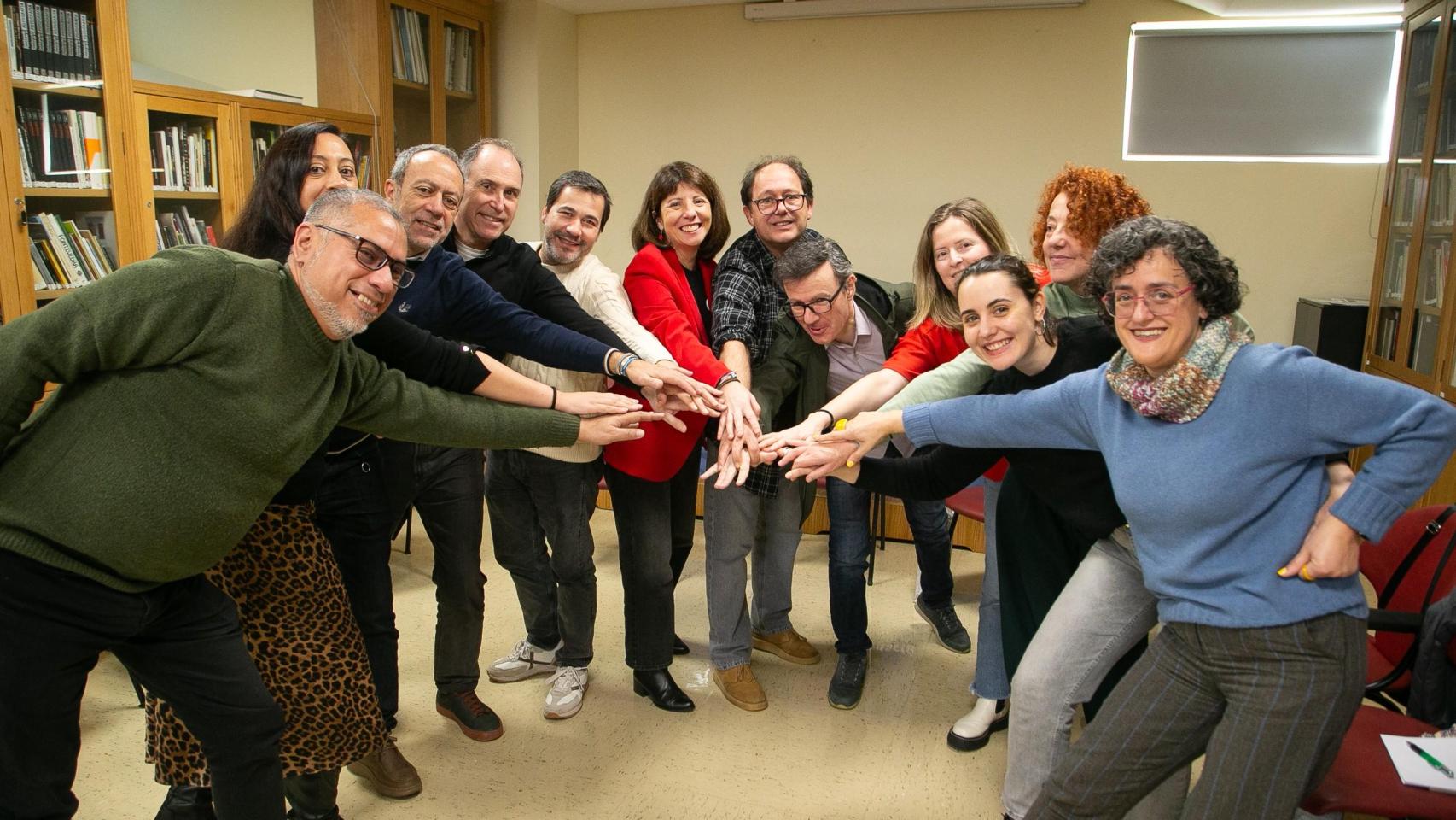 Participantes en el proyecto 'Falarmos Nós' esta mañana en la Biblioteca Provincial de la Diputación de A Coruña