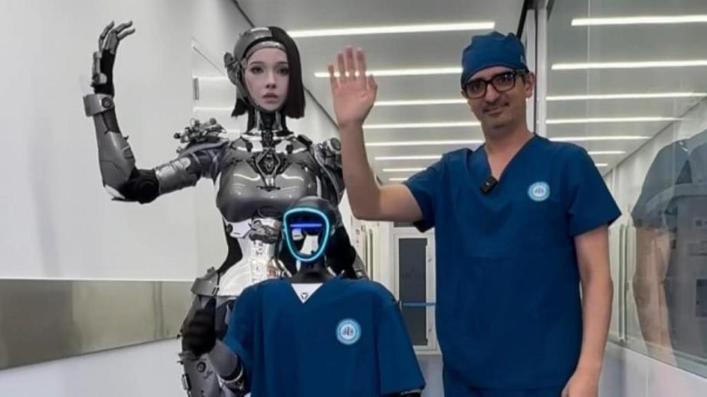 Diego González Rivas posando con su nueva familia en China