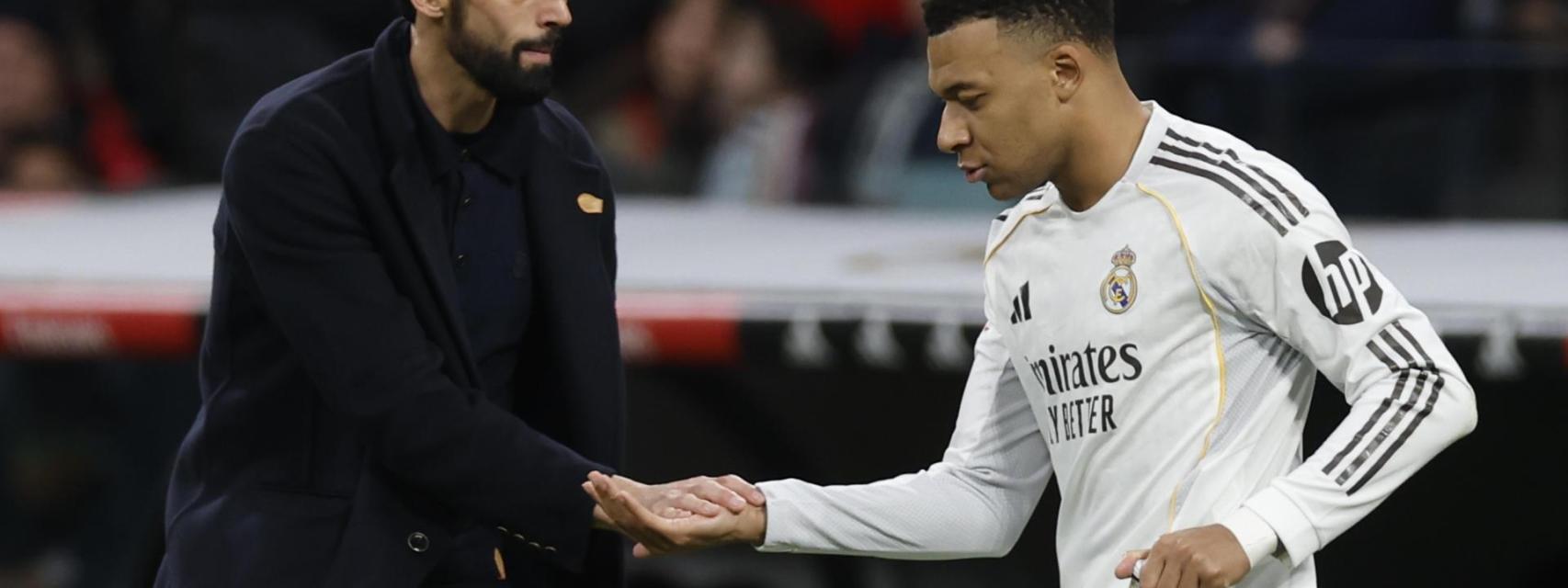 Arbeloa y Mbappé, durante el partido contra el Levante
