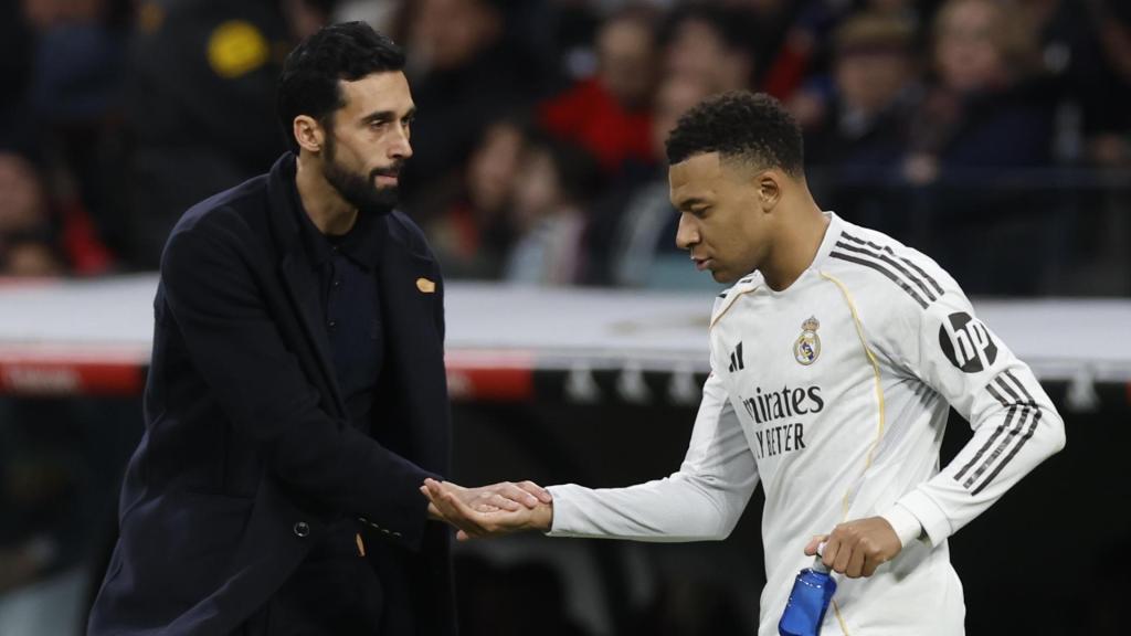 Arbeloa y Mbappé, durante el partido contra el Levante