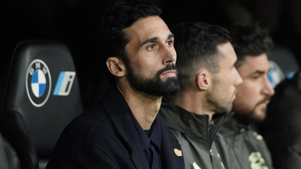 Álvaro Arbeloa, en el banquillo del Santiago Bernabéu por primera vez.