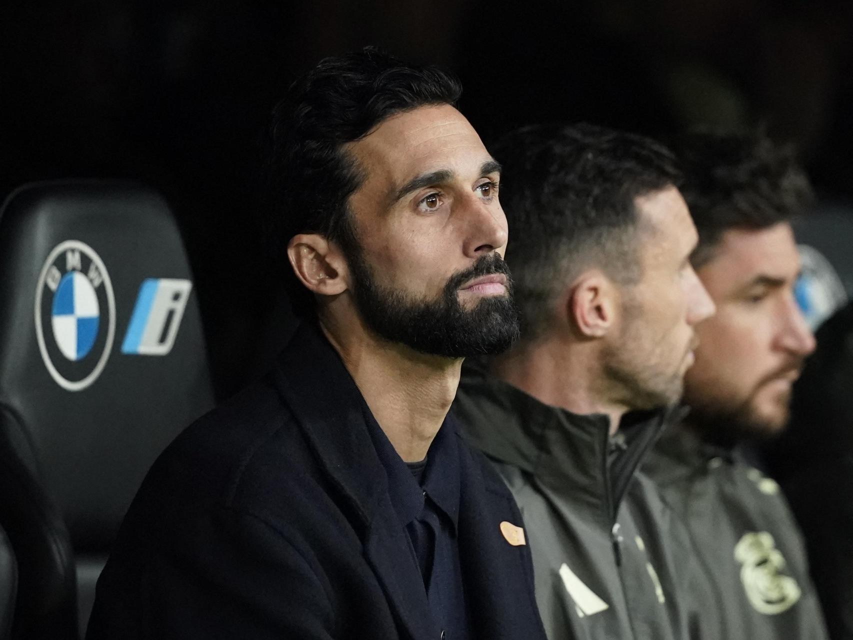 Álvaro Arbeloa, en el banquillo del Santiago Bernabéu por primera vez.
