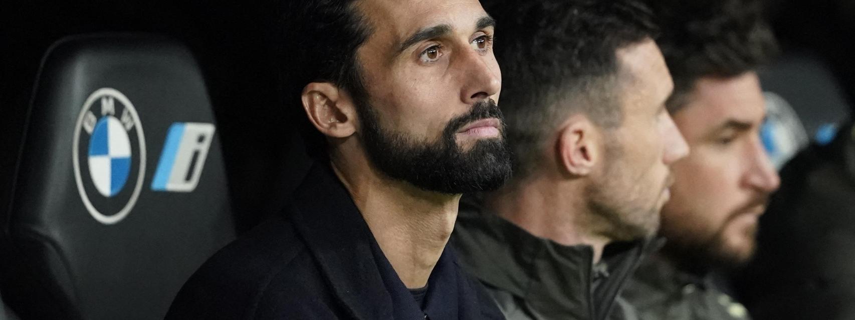 Álvaro Arbeloa, en el banquillo del Santiago Bernabéu por primera vez.