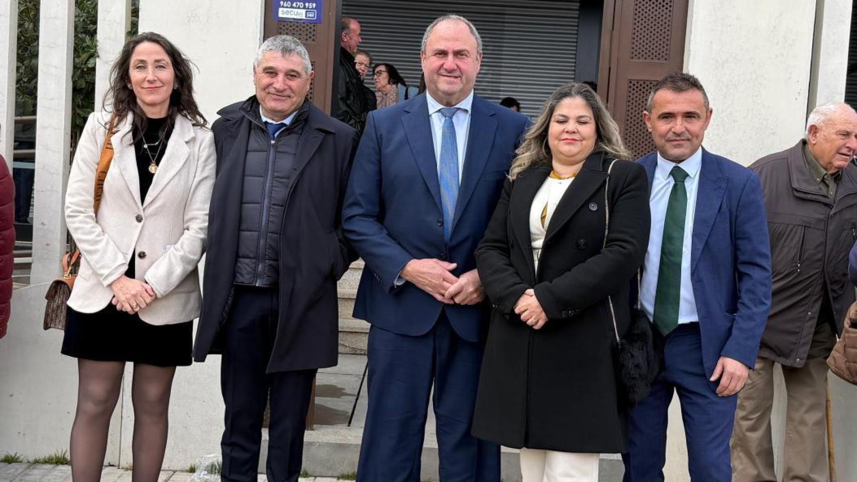 El consejero de Agricultura, Ganadería y Desarrollo Rural, Julián Martínez Lizán, en el centro.
