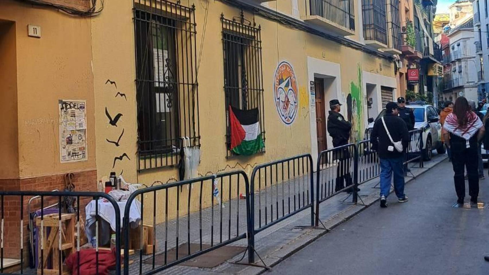 El edificio de la Junta de calle Ollerías este sábado.