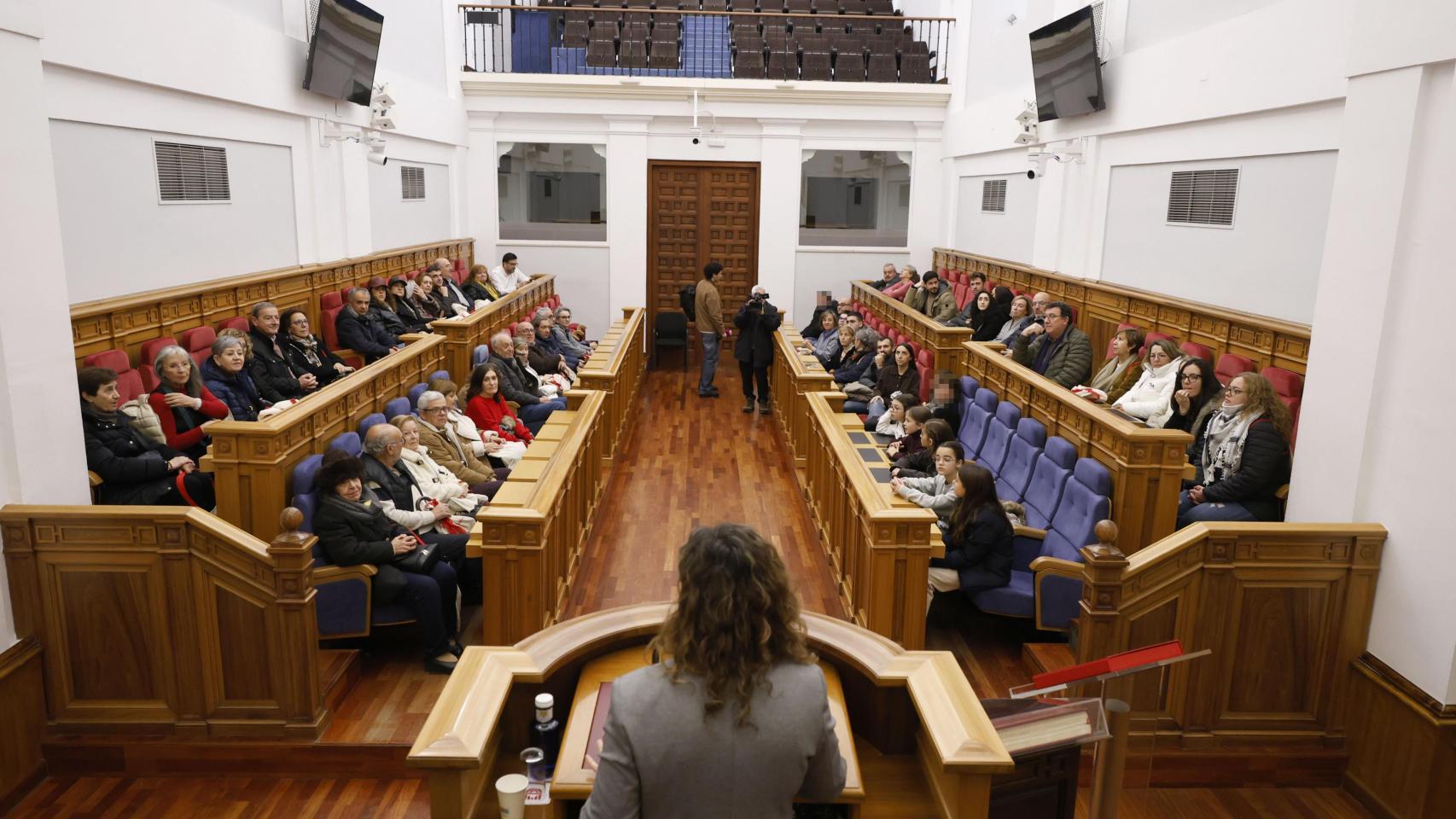 Medio centenar de personas descubren los secretos de las Cortes de Castilla-La Mancha en su primera jornada de puertas abiertas de 2026