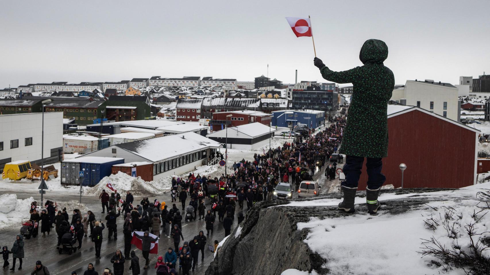 Miles de manifestantes protestan en Groenlandia contra la amenaza de anexión de Trump.