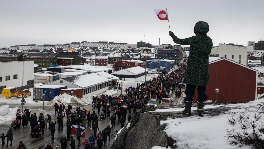 Miles de manifestantes protestan en Groenlandia contra la amenaza de anexión de Trump.