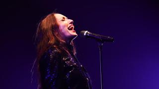 Luz Casal, durante su concierto en el Movistar Arena de Madrid.