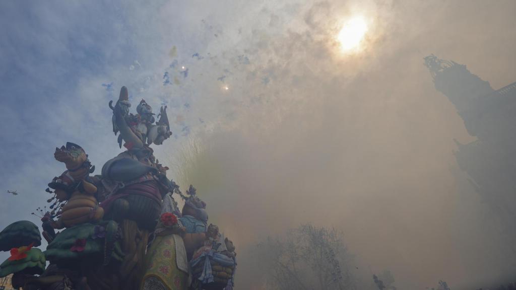 Mascletà a cargo de Pirotecnia FX Caballer, de Moncada (Valencia), imagen de archivo. Efe / Manuel Bruque