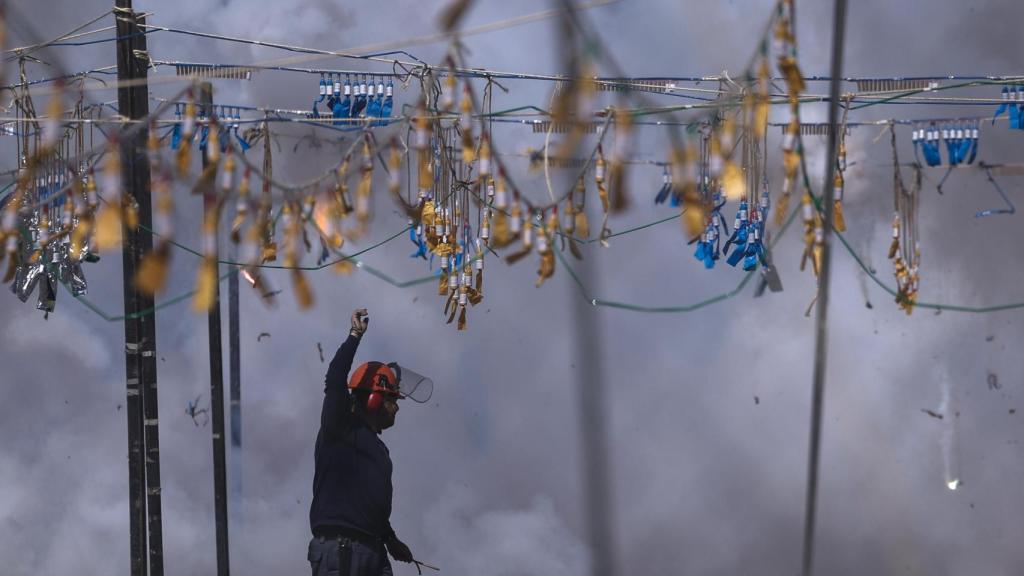 Mascletà a cargo de Pirotecnia Tomás, de Benicarló (Castellón). Efe / Kai Försterling