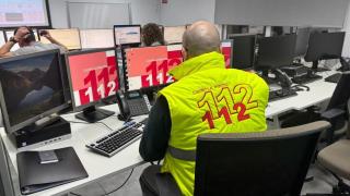 Imagen de un trabajador del 112 de Castilla-La Mancha.