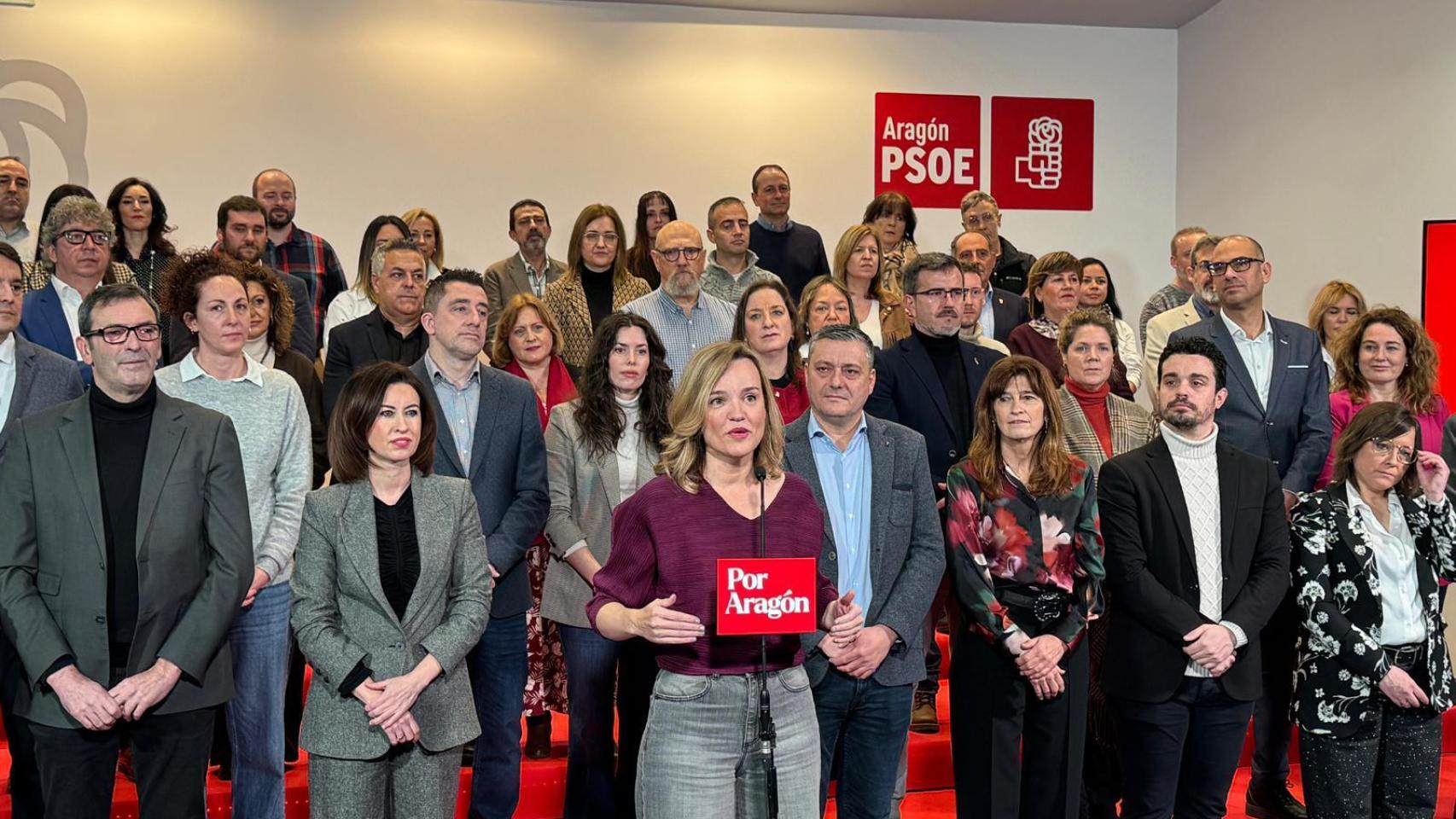 La líder del PSOE en Aragón, Pilar Alegría, esta mañana junto a todos los candidatos para las elecciones.