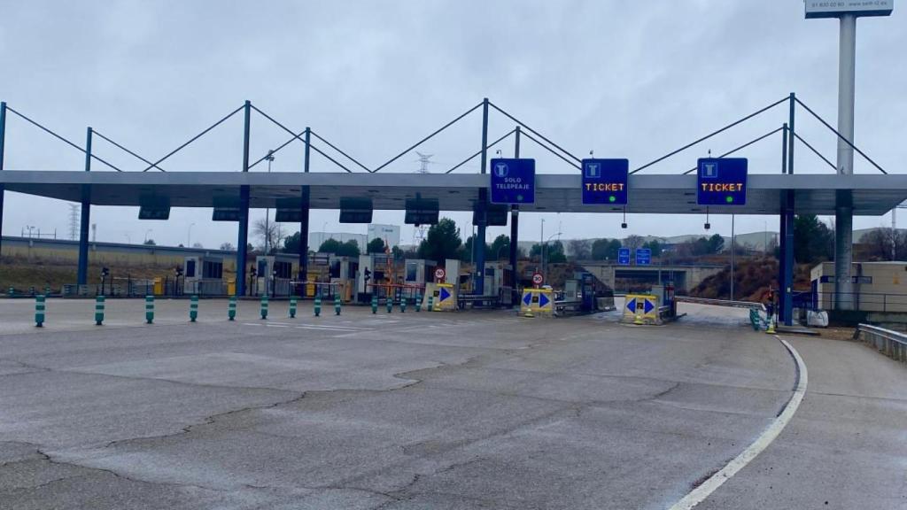Casetas de peaje de la autovía R-2 en la provincia de Guadalajara.