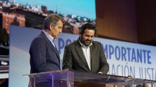 Alberto Núñez Feijóo y Paco Núñez en la firma de la 'Declaración de Zaragoza'.