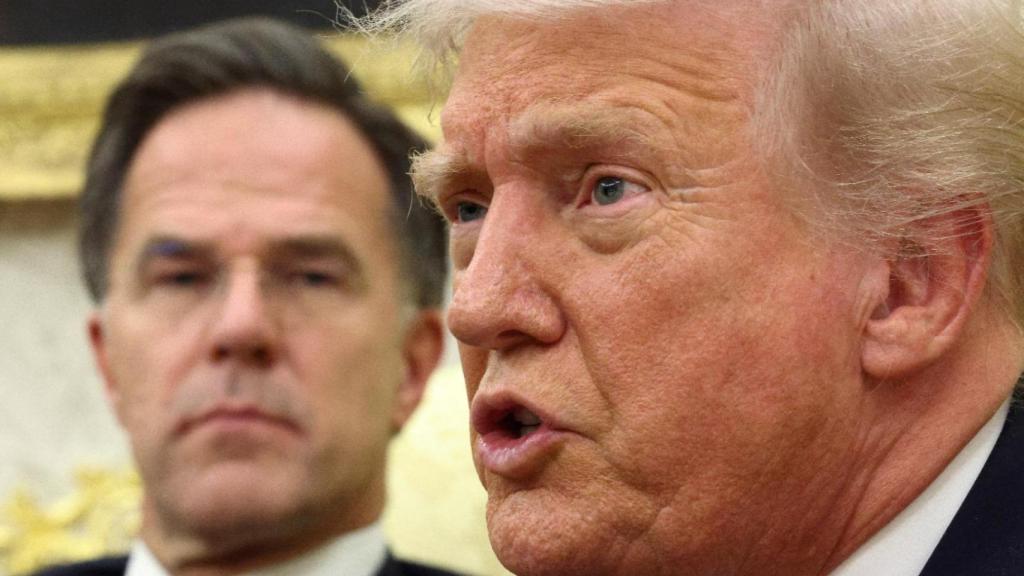 El presidente de Estados Unidos, Donald Trump, habla durante su reunión con el secretario general de la Organización del Tratado del Atlántico Norte (OTAN), Mark Rutte