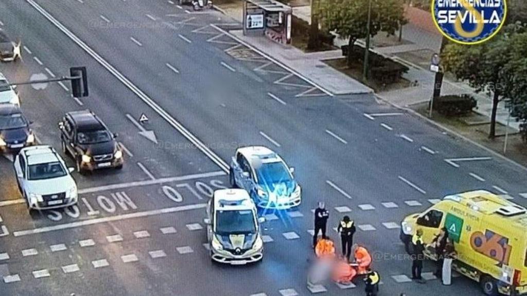 Un hombre resulta herido en un accidente en la Avenida de La Palmera en Sevilla.