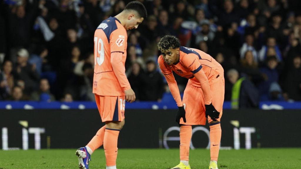 Lamine Yamal, cabizbajo tras una ocasión del Barça fallada.