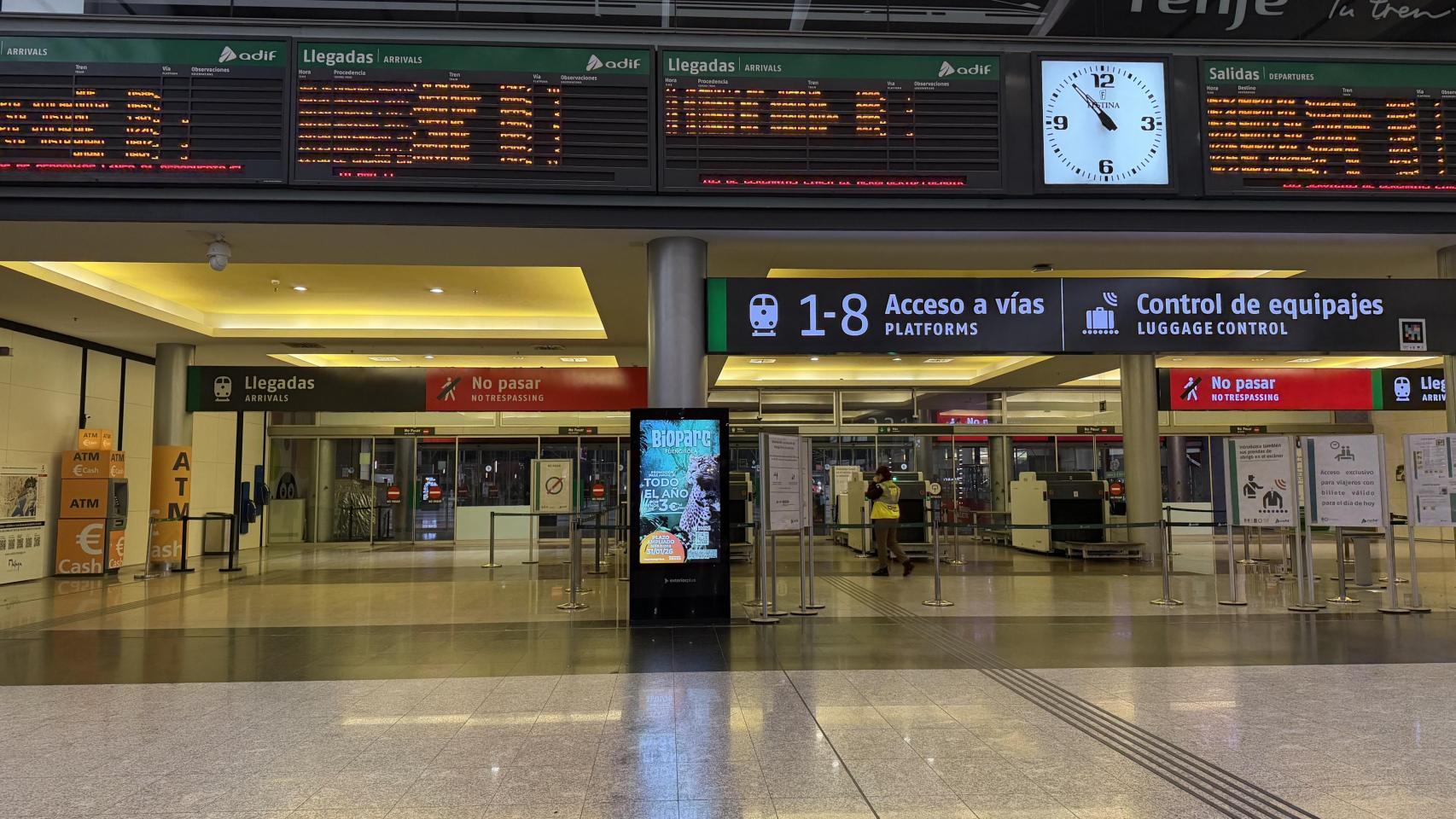 La estación de tren de Málaga esta noche.