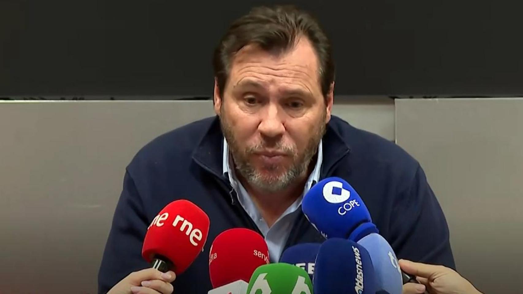Óscar Puente durante su comparecencia ante los medios.