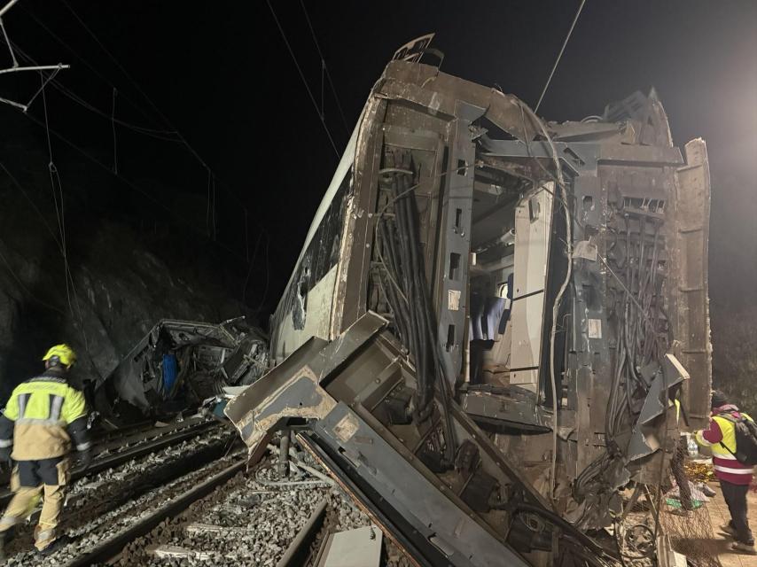 Foto subida a X por el presidente de Renfe del estado en el que ha quedado el Alvia tras el accidente.