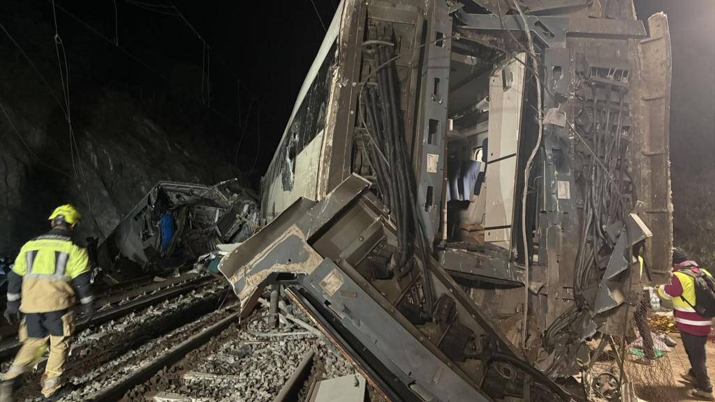 Imagen de uno de los trenes que ha decarrilado.
