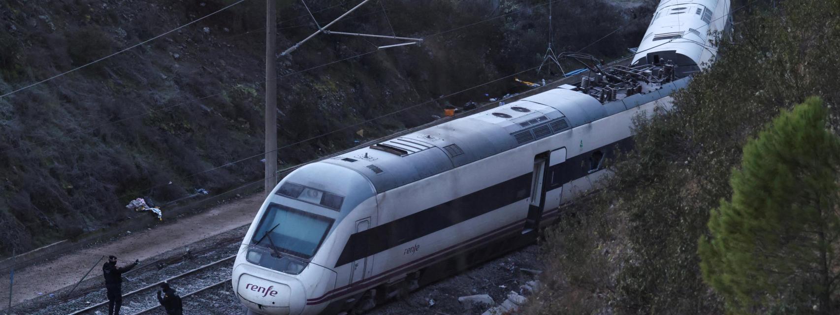 La parte trasera del Alvia afectado, este lunes con la luz de la mañana.