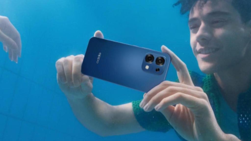OPPO A6 Pro bajo el agua