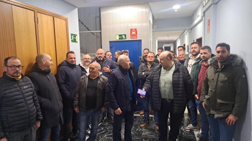 Los regantes dicen “basta” y se encierran en la CHD por el futuro del regadío