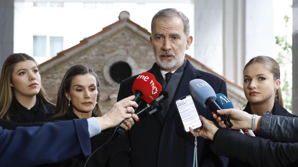 Los reyes Felipe VI y Letizia, junto a la princesa Leonor y la infanta Sofía
