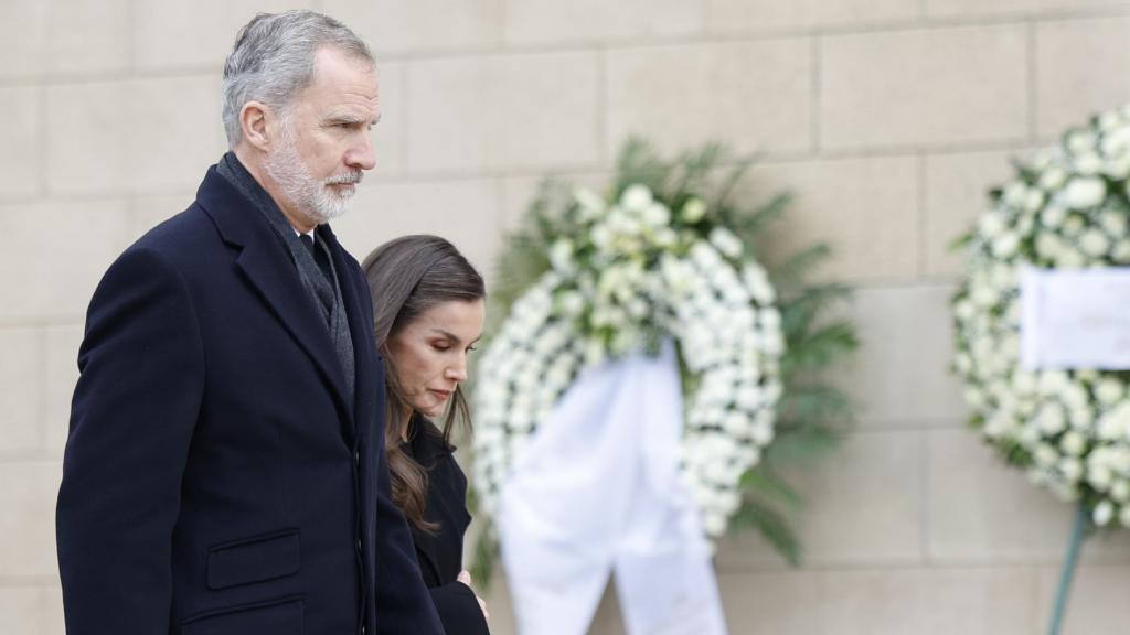 Felipe VI y Letizia, asistiendo a la misa por la princesa Irene de Grecia