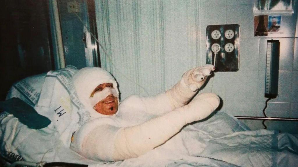 Juan Guillamón, expresidente del Real Murcia y exdecano del Colegio de Ingenieros de Caminos, Canales y Puertos, en el año 2003, hospitalizado tras la colisión entre dos trenes en Chinchilla.