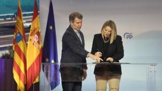 Alberto Núñez Feijóo y María Guardiola este domingo en Zaragoza.