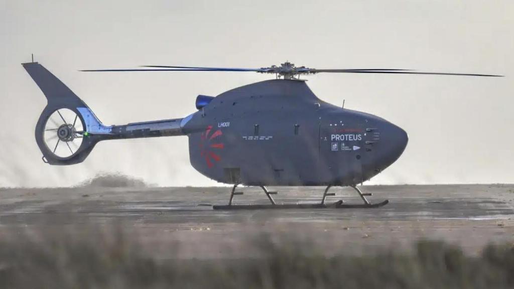 Helicóptero no tripulado Proteus antes del vuelo.