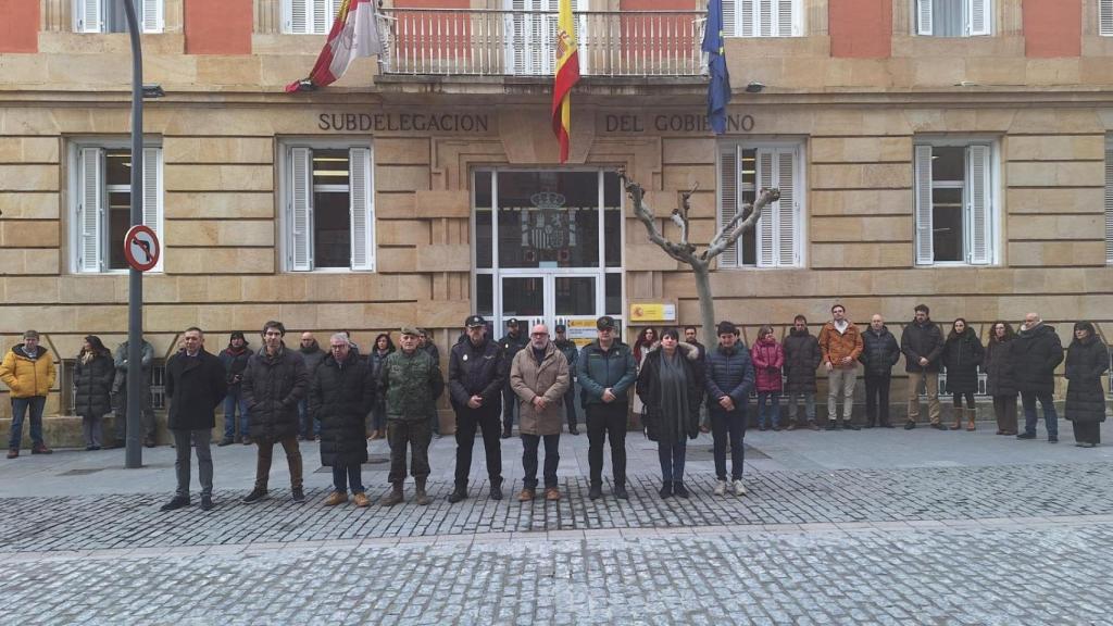 Minuto de silencio frente a la Subdelegación del Gobierno en Soria