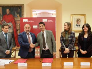 Firma del convenio. Foto: JCCM.