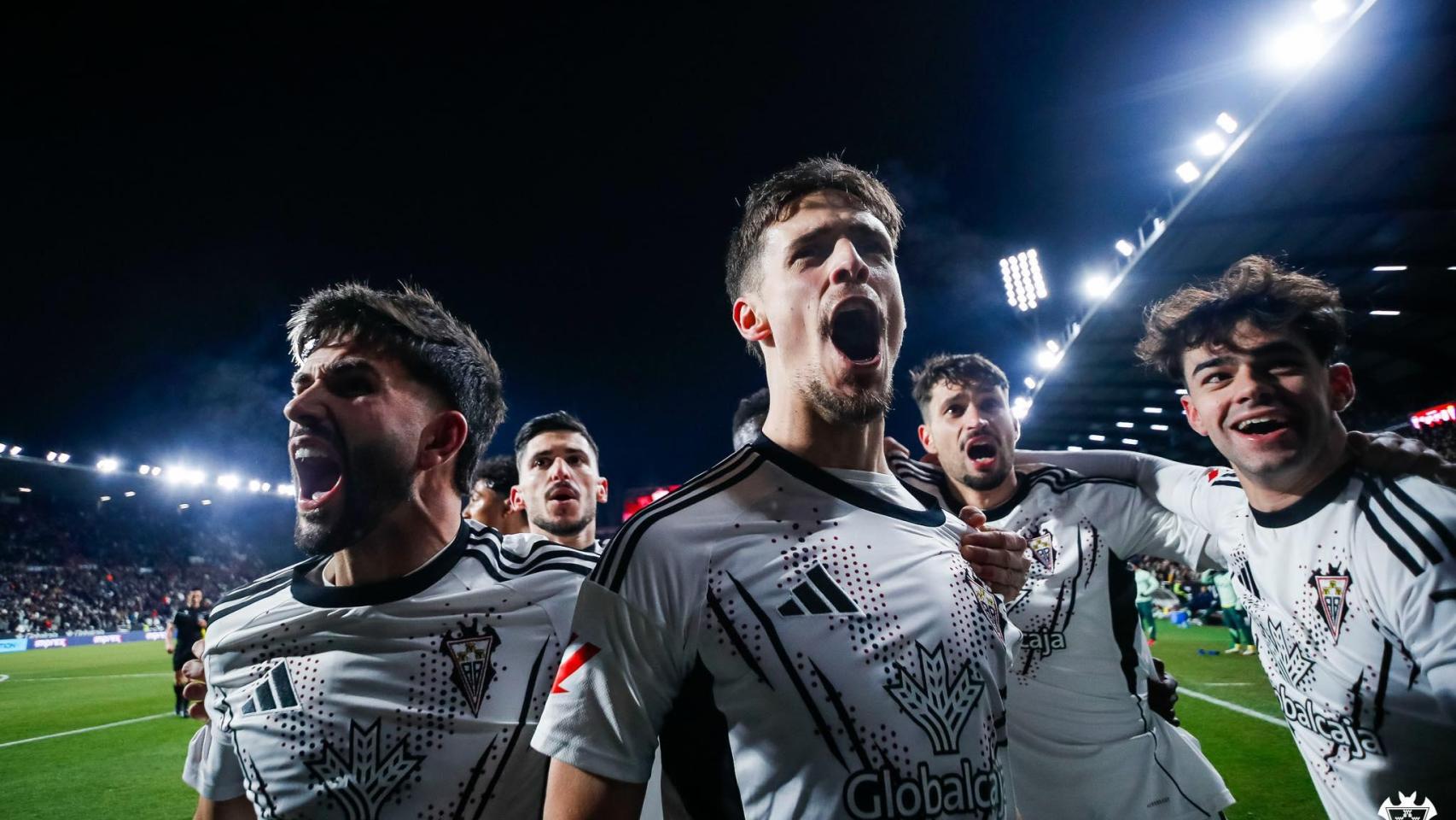 Los jugadores del Albacete Balompié celebrando uno de los goles en el partido contra el Real Madrid.