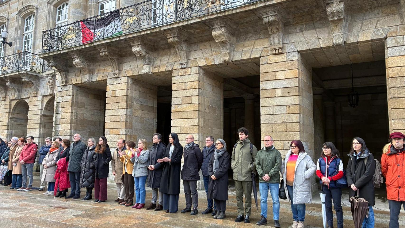 Santiago guarda un minuto de silencio por las víctimas del accidente ferroviario en Adamuz