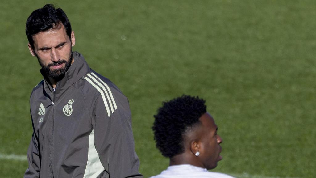 Álvaro Arbeloa, en el entrenamiento del Real Madrid con Vinicius