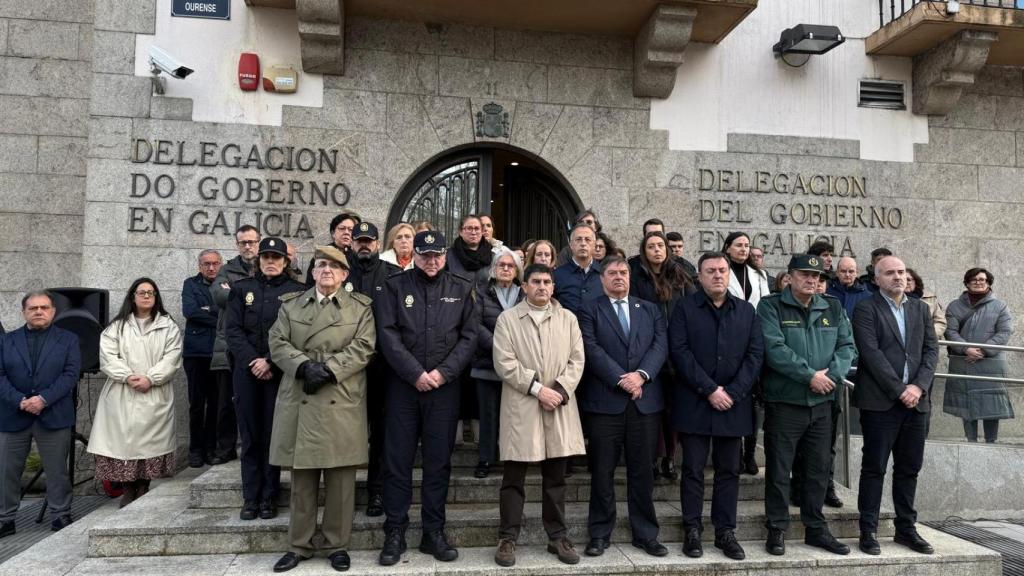 Minuto de silencio ante la Delegación del Gobierno
